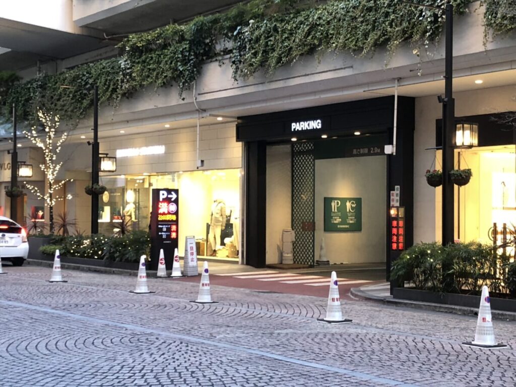 高島屋駐車場